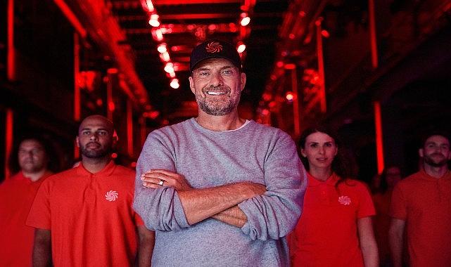 MediaMarkt'ın yeni kampanyasında Jürgen Klopp'tan yenilenmiş telefona destek!