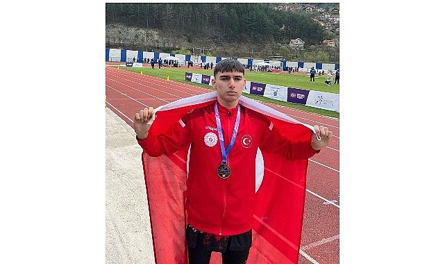 Osmangazili milli atletten dünya üçüncülüğü Osmangazili milli atletten dünya üçüncülüğü
