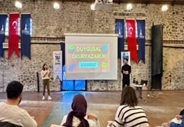 İzmirli gençler "Duygusal Okuryazarlık Atölyesi" ile farkındalık kazandı