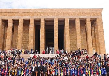 Çankayalı Minik Mezunlar Atasının Huzurunda