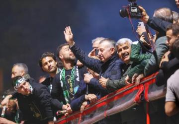Kocaelispor Taraftarlarından Başkan Büyükakın’a Coşkulu Karşılama
