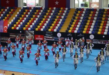 Adıyaman'da halk oyunları şöleni: 980 sporcu sahne aldı