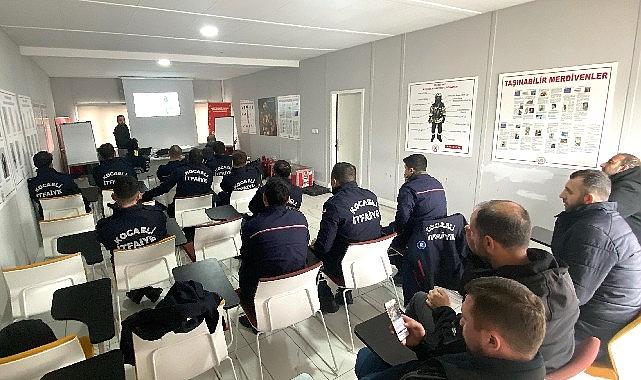 İtfaiye personeline 'asansörde kurtarma' eğitimi İtfaiye personeline 'asansörde kurtarma' eğitimi
