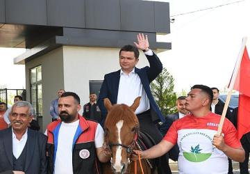 Osmangazi'de geleneksel rahvan at koşusu coşkusu