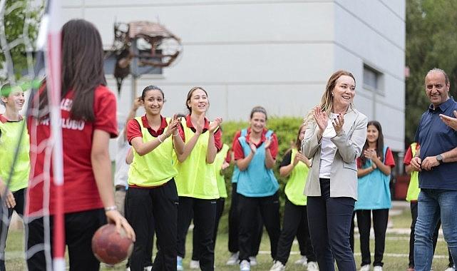 Konak'ta gençliğin ışığı sporun gücüyle parladı: Gençlik Spor Fest'te buluştu Konak'ta gençliğin ışığı sporun gücüyle parladı: Gençlik Spor Fest'te buluştu