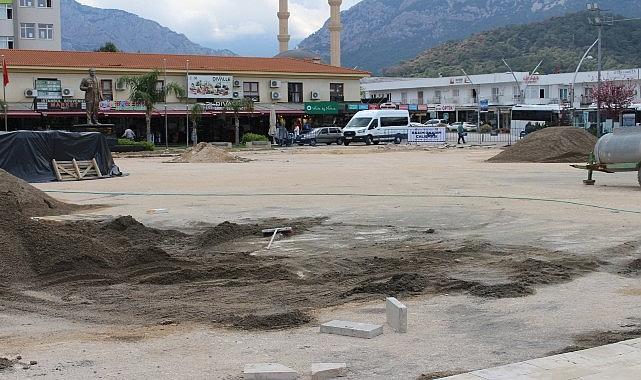 Kemer Cumhuriyet Meydanı turizm sezonuna hazırlanıyor Kemer Cumhuriyet Meydanı turizm sezonuna hazırlanıyor