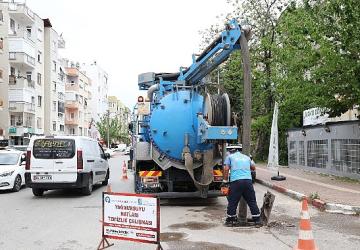 yağmur suyu hattı temizliği sürüyor