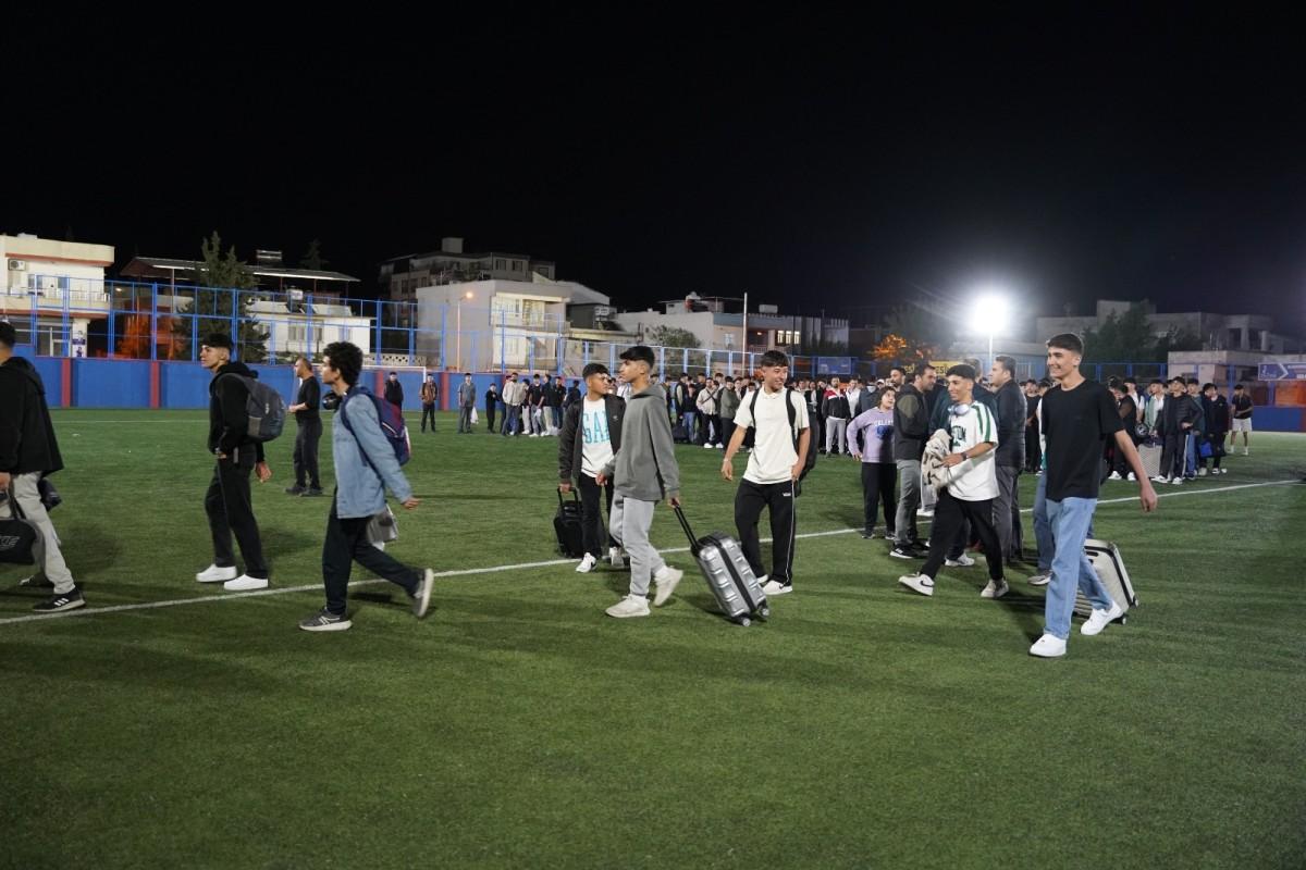 Depremzede gençler için umut ve dayanışma kampı: 500 kişilik kafile Mersin’e uğurlandı Depremzede gençler için umut ve dayanışma kampı: 500 kişilik kafile Mersin’e uğurlandı