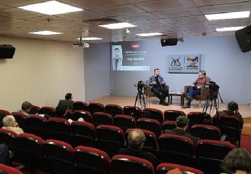 100 Yüze İmza ve Söyleşi Programının Nisan Ayı Konuğu Yunus Emre Özsaray Oldu!