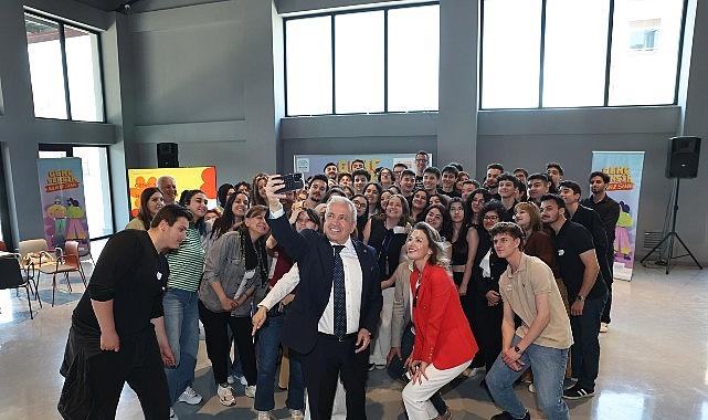 Başkan Şadi Özdemir Gençlik Bayramı'nda gençlerle buluştu