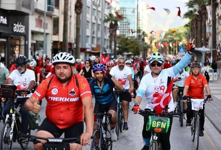 Denizli’de Coşkulu “Umuda Pedal Çevir” Bisiklet Şenliği Denizli’de Coşkulu “Umuda Pedal Çevir” Bisiklet Şenliği