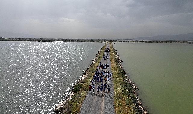 İzmir Kuş Cenneti'nde Ata'ya Saygı Yürüyüşü İzmir Kuş Cenneti'nde Ata'ya Saygı Yürüyüşü