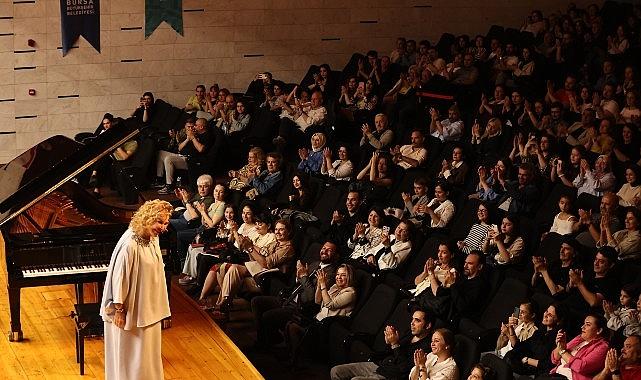 Nilüfer Senfoni Orkestrası ilk konserinde Gülsin Onay'ı ağırladı