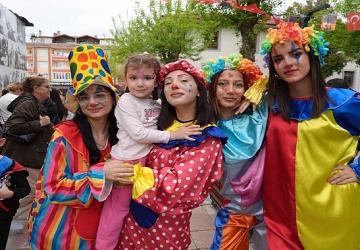 Saray'da çocuklar eğlenceye doydu