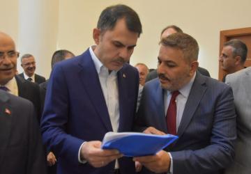 Başkan Sadıkoğlu, şehrin taleplerini BakanKurum’a sundu