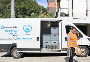 Büyükşehir Belediyesi Manavgat Aşevi ihtiyaç sahiplerinin yanında olmaya devam ediyor
