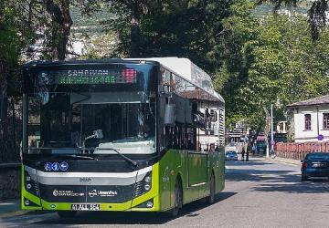 Büyükşehir'in otobüsleri ve tramvayda "Şampiyon Kocaelispor" yazdı