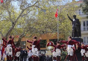 Atatürk'ün Burhaniye'ye gelişinin 91. yıl dönümü törenle kutlandı