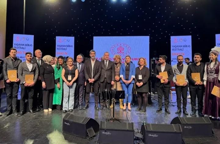 Sivas’ta 'Yaşayan Miras Festivali'ne Sanatseverlerden Büyük İlgi Sivas’ta 'Yaşayan Miras Festivali'ne Sanatseverlerden Büyük İlgi