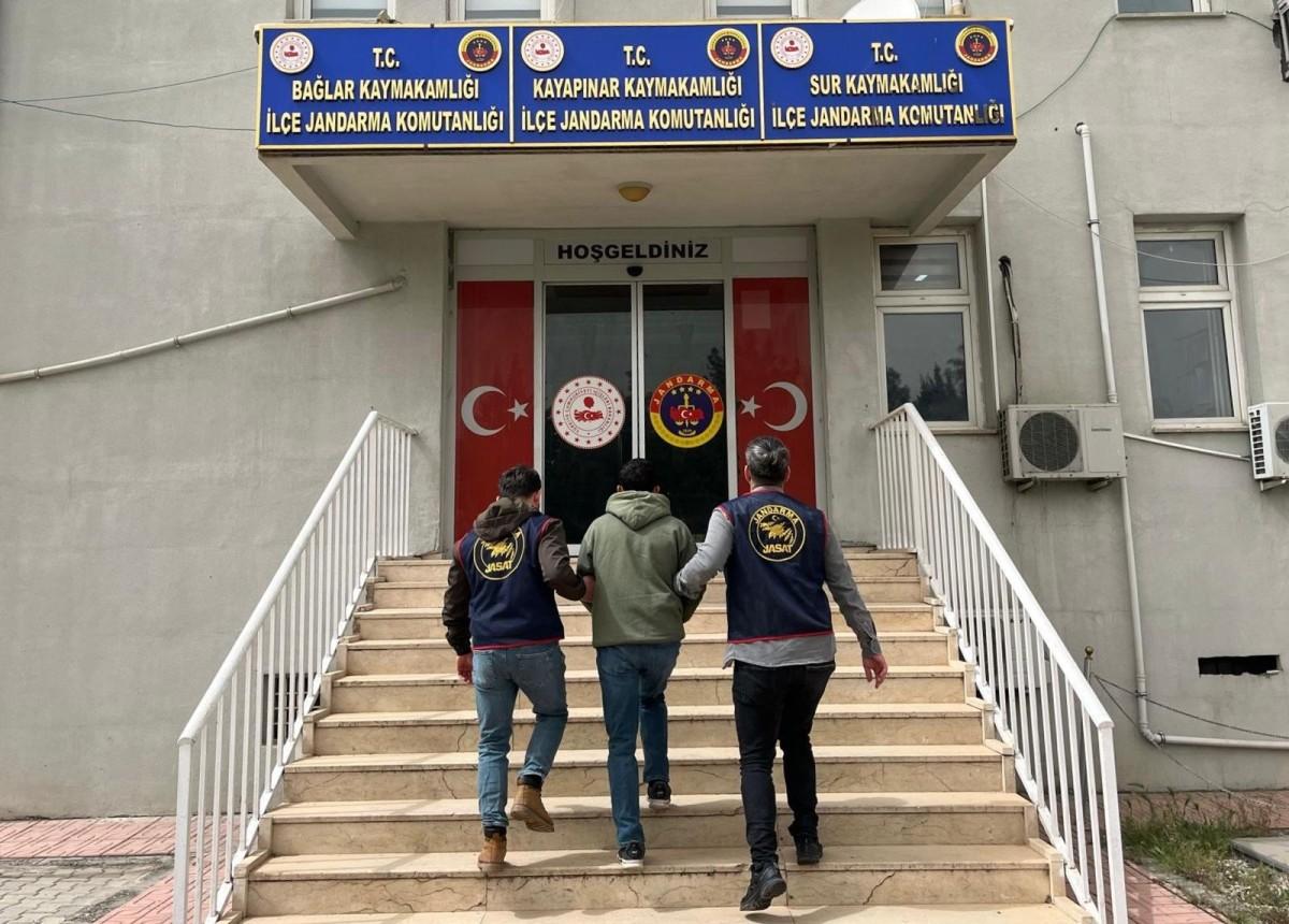 60 yıl hapis cezası bulunan hükümlü JASAT operasyonuyla yakalandı 60 yıl hapis cezası bulunan hükümlü JASAT operasyonuyla yakalandı