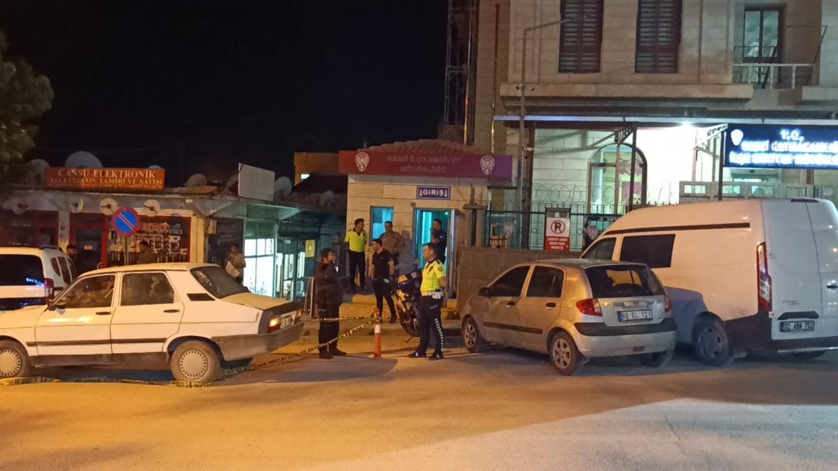 Besni'de silahlı kavgada 2 kişi yaralandı - Videolu Haber Besni'de silahlı kavgada 2 kişi yaralandı - Videolu Haber