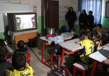 Bitlisli liseliler, geleneksel oyunu köylerde sahneliyor