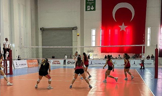 Festival Voleybol'da ilk ödüller verildi Festival Voleybol'da ilk ödüller verildi