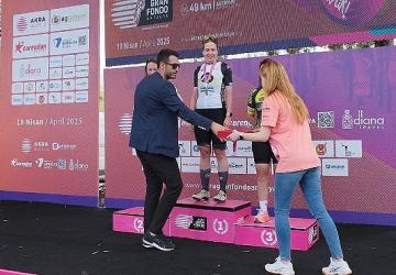 Kemer'de pedallar dostluk için döndü