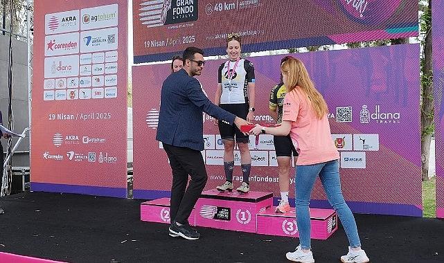 Kemer'de pedallar dostluk için döndü