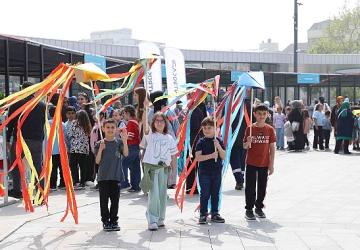 Rengârenk hayaller gökyüzü ile buluştu