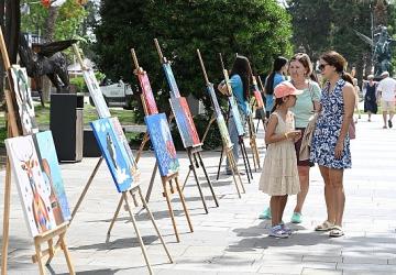 Başkan Topaloğlu resim sergisi açılışına katıldı