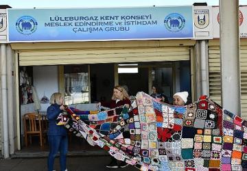 Motifler 'şiddete karşı' birleştirildi