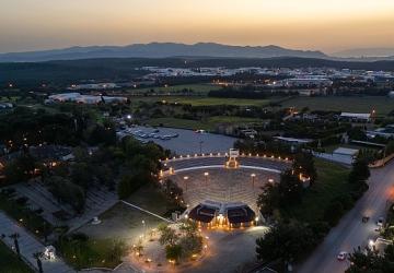 Zeki & Metin Amfi Tiyatro perde açmak için gün sayıyor