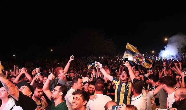 Büyükşehir Final Four heyecanını dev ekrana taşıdı Büyükşehir Final Four heyecanını dev ekrana taşıdı