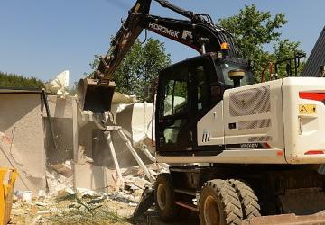 Hasanağa'da kaçak villalar yıkıldı