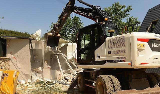 Hasanağa'da kaçak villalar yıkıldı Hasanağa'da kaçak villalar yıkıldı