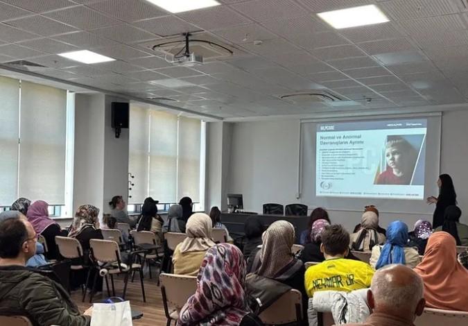 Sakarya’da Ebeveynliğin Çocuk Gelişimindeki Rolü Ele Alındı Sakarya’da Ebeveynliğin Çocuk Gelişimindeki Rolü Ele Alındı
