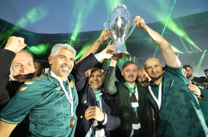 Kocaelispor Şampiyonluk Kupasını Kaldırdı! Kocaelispor Şampiyonluk Kupasını Kaldırdı!