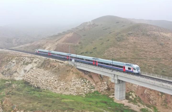 Siirt’e 34 Kilometrelik Yeni Demiryolu ile Bölgesel Kalkınmaya Güçlü Destek Siirt’e 34 Kilometrelik Yeni Demiryolu ile Bölgesel Kalkınmaya Güçlü Destek