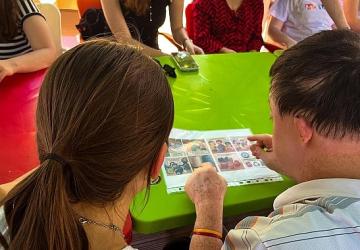 Bornova'da bağlar sevgiyle örüldü