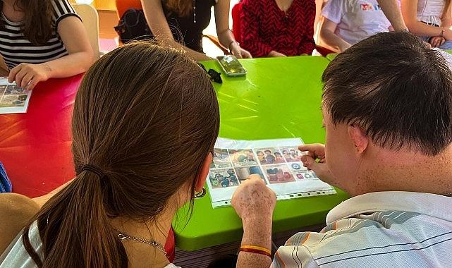 Bornova'da bağlar sevgiyle örüldü