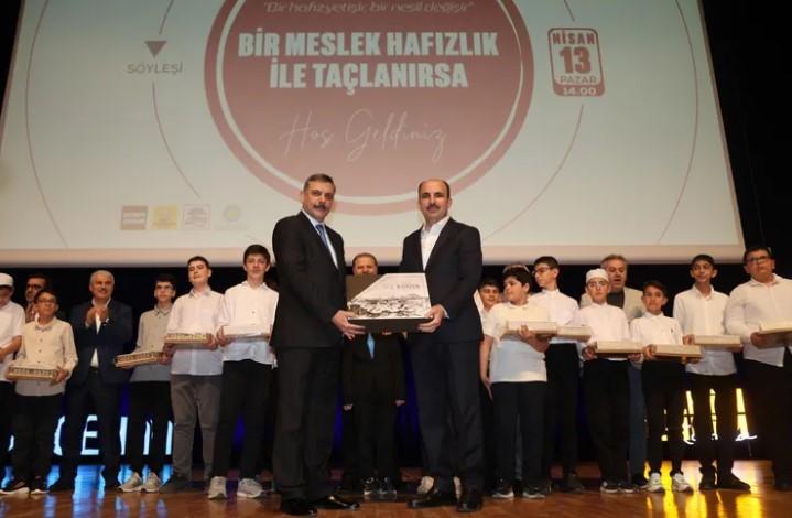 Erzurum Valisi Konya’da Hafızlık Öğrencileriyle Bir Araya Geldi Erzurum Valisi Konya’da Hafızlık Öğrencileriyle Bir Araya Geldi