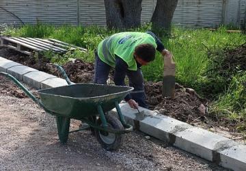 Kartepe Belediyesi'nden Acısu'da Kapsamlı Parke Tamiratı