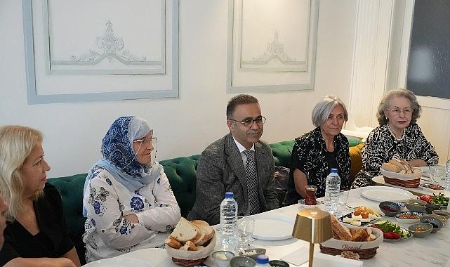 İzmir'de En Anlamlı Anneler Günü Kutlaması İzmir'de En Anlamlı Anneler Günü Kutlaması