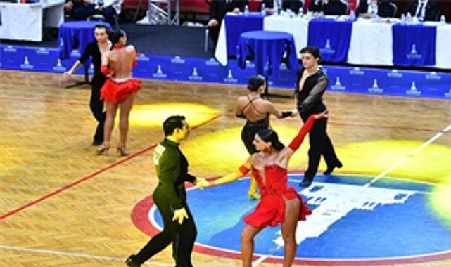 İzmir'de dansçıların kıyasıya rekabeti