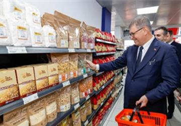 Başkan Tugay'ın güvenilir ve uygun fiyatlı market sözü gerçek oldu Tanzim satış ruhu İZMAR ile küllerinden doğdu