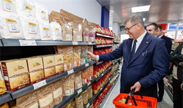 Başkan Tugay'ın güvenilir ve uygun fiyatlı market sözü gerçek oldu Tanzim satış ruhu İZMAR ile küllerinden doğdu Başkan Tugay'ın güvenilir ve uygun fiyatlı market sözü gerçek oldu Tanzim satış ruhu İZMAR ile küllerinden doğdu