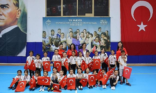 Karabağlar Belediyesi Spor Okulu Öğrencileri, 19 Mayıs Spor Şenliği'nde Buluştu Karabağlar Belediyesi Spor Okulu Öğrencileri, 19 Mayıs Spor Şenliği'nde Buluştu