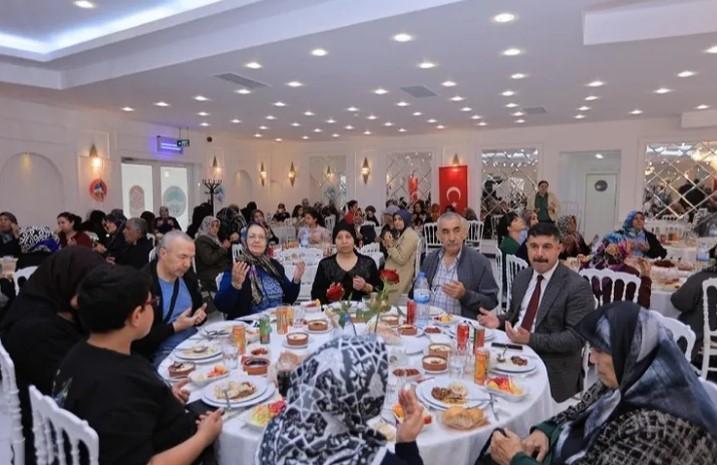 Büyükşehir’den Şehit ve Gazi Annelerine Anlamlı Anneler Günü Buluşması Büyükşehir’den Şehit ve Gazi Annelerine Anlamlı Anneler Günü Buluşması