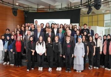 Hasan Mandal, Bursa’da Gençlerle Bilim Üzerine Söyleşti